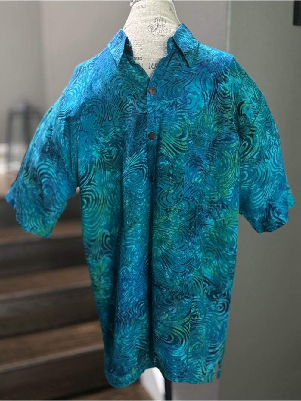 SHORT SLEEVE BATIK MAN SHIRT NEW W/O TAGS